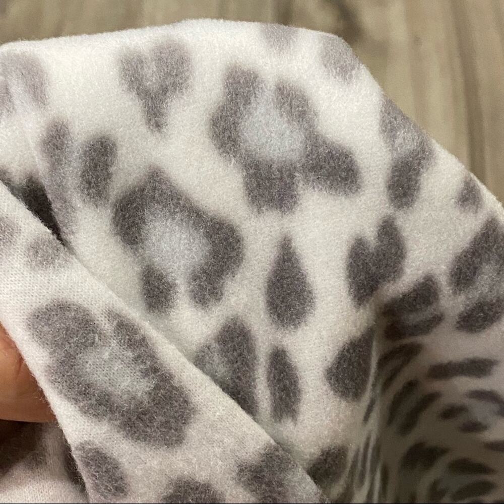 Old Navy Infinity Scarf BRAND NEW w/ TAG Animal Print on Cream Super‎ Soft - Picture 6 of 6